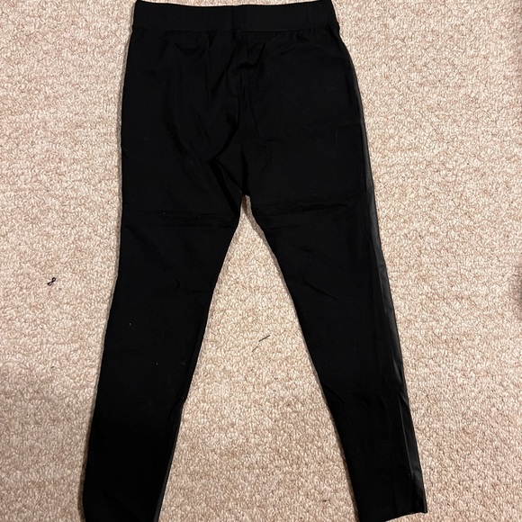 The Gap - faux leather in front leggings size med - Picture 6 of 7